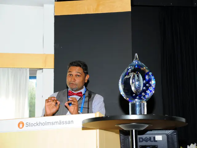 Ex-State Secretary Discusses Global Politics and Sustainability Matters