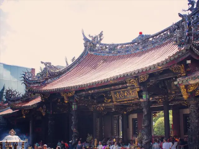 Artisans' Discourse | The Harmonious Integration of Japanese Artisans and the Natural World