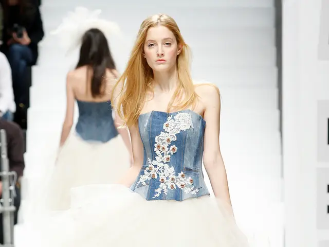 Crafting a Profession: A Handbook on Becoming a Skilled Clothemaker