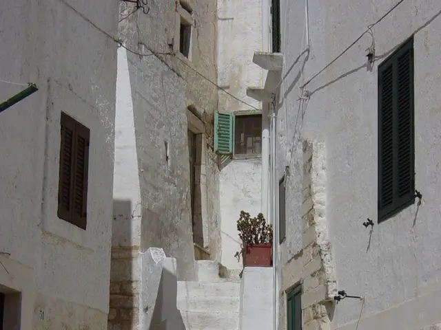 Titles and office boundaries lacking in enduring leadership